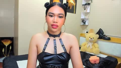 celestinaxisabella online show from April 13, 4:07 am