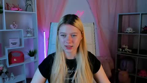your cute kitty online show from May 5, 6:49 pm