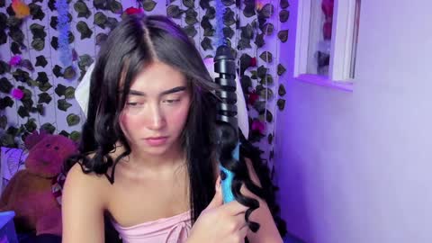 Snapshot of celestinepurple chatting on December 4, 12:52 am Celestineeeeee online show from December 4, 12:52 am