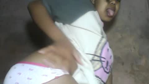 Snapshot of celna98 chatting on July 7, 3:16 pm celna98 online show from July 7, 3:16 pm