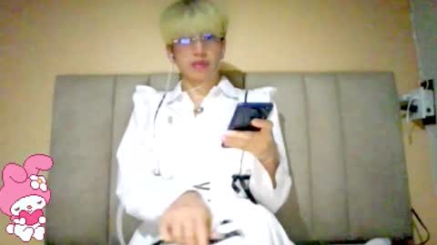 Snapshot of cerecitauwu chatting on October 1, 4:07 am Cherry online show from October 1, 4:07 am