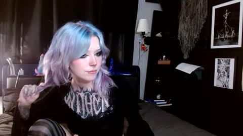 Averi online show from January 4, 11:17 pm