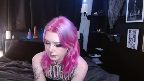 Averi online show from February 25, 2:03 am