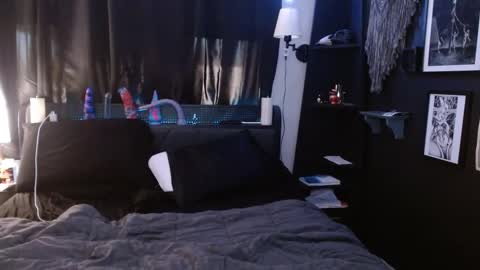 Averi online show from February 25, 11:22 pm