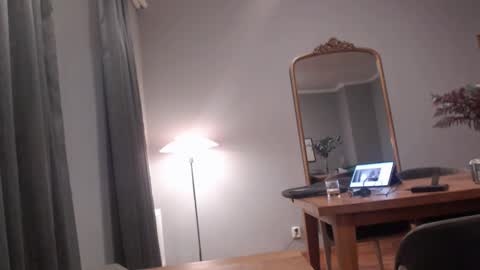 Snapshot of cfnmfriendly chatting on December 20, 2:38 pm cfnmfriendly online show from December 20, 2:38 pm