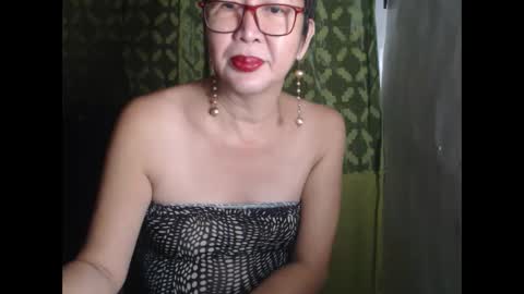 Snapshot of champaka123 chatting on December 11, 7:09 am champaka online show from December 11, 7:09 am