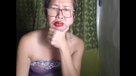 Snapshot of champaka123 chatting on December 17, 4:34 am champaka online show from December 17, 4:34 am