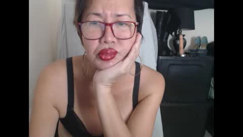 Snapshot of champaka123 chatting on January 29, 6:43 am champaka online show from January 29, 6:43 am