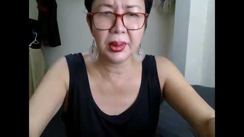 Snapshot of champaka123 chatting on October 18, 2:36 am champaka online show from October 18, 2:36 am