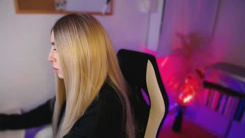 Snapshot of channel_blonde_a chatting on May 4, 11:56 pm channel_blonde_a online show from May 4, 11:56 pm