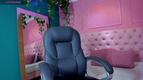 channel_russe online show from May 23, 1:48 pm