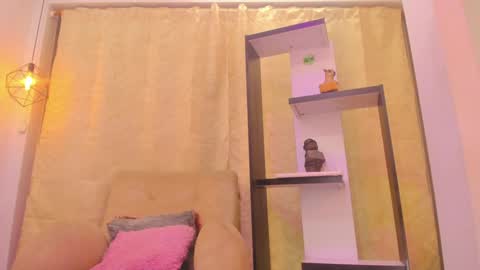 Snapshot of chantall_valkoba chatting on January 7, 10:43 am Chantall online show from January 7, 10:43 am