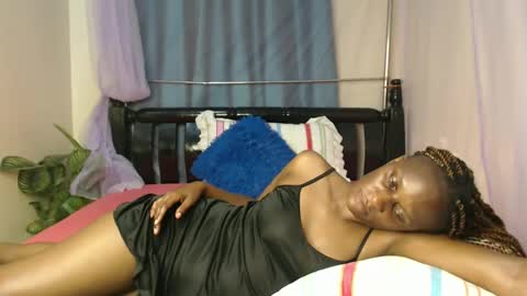 Snapshot of chantelsamz2 chatting on December 14, 9:13 pm Chantel online show from December 14, 9:13 pm