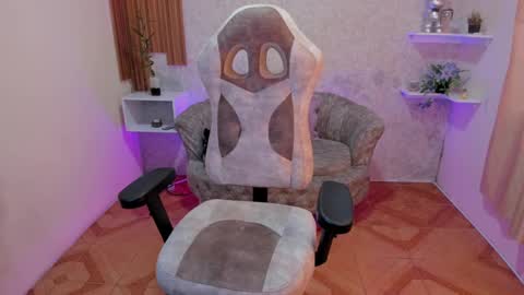 Snapshot of chaos_wild chatting on March 5, 2:45 pm Violeta online show from March 5, 2:45 pm