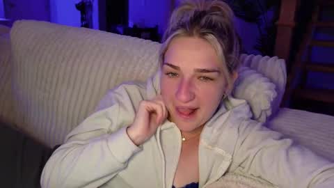 Snapshot of charbearxoxo chatting on December 17, 12:16 am char online show from December 17, 12:16 am