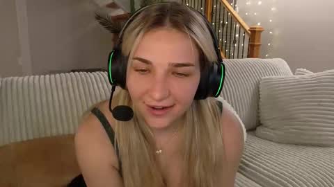 Snapshot of charbearxoxo chatting on February 25, 1:26 am char online show from February 25, 1:26 am