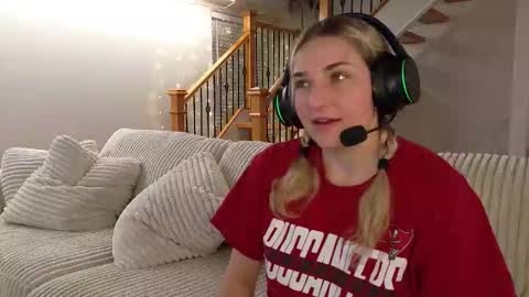 Snapshot of charbearxoxo chatting on March 3, 1:01 am char online show from March 3, 1:01 am