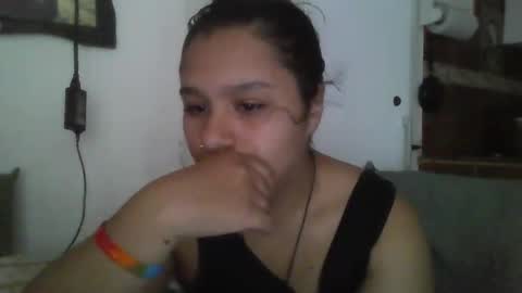 Snapshot of charis_21 chatting on January 18, 10:46 pm charis 2 online show from January 18, 10:46 pm