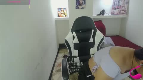 Snapshot of charis_21 chatting on January 31, 7:11 pm charis 2 online show from January 31, 7:11 pm