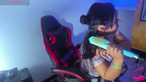 Snapshot of charis_21 chatting on February 2, 6:50 pm charis 2 online show from February 2, 6:50 pm