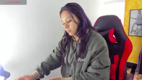 Snapshot of charis_21 chatting on February 8, 11:57 am charis 2 online show from February 8, 11:57 am