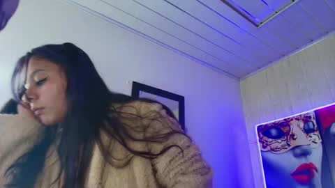 Snapshot of charis_21 chatting on February 10, 12:15 am charis 2 online show from February 10, 12:15 am