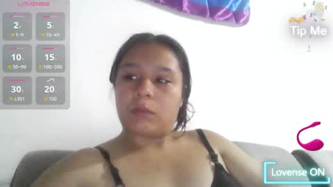 Snapshot of charis_21 chatting on February 23, 6:33 am charis 2 online show from February 23, 6:33 am