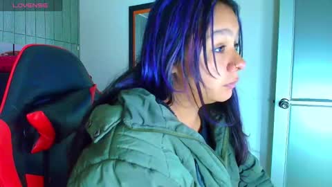 Snapshot of charis_21 chatting on February 26, 11:42 am charis 2 online show from February 26, 11:42 am