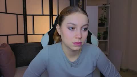 Snapshot of charlesreynosa chatting on February 3, 8:36 pm Ariel online show from February 3, 8:36 pm