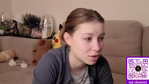 Snapshot of charlesreynosa chatting on February 21, 9:21 am Ariel online show from February 21, 9:21 am