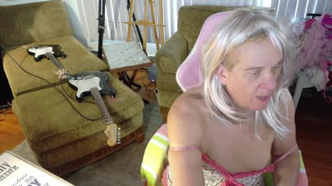 Charli online show from April 7, 10:42 pm