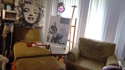 Charli online show from April 19, 6:10 pm