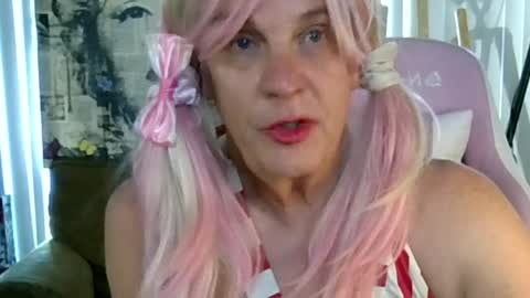 Snapshot of charli_girl chatting on May 17, 7:43 pm Charli online show from May 17, 7:43 pm