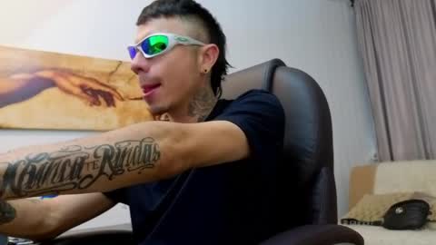 charlie_foxie online show from April 3, 8:07 pm