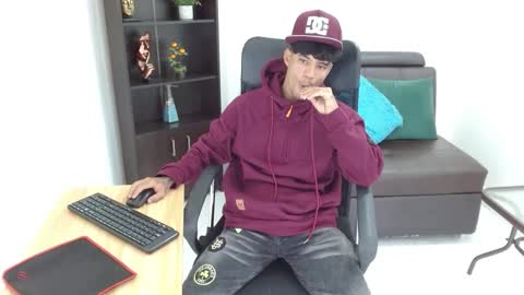 Snapshot of charlie_oconnor chatting on December 31, 3:01 am Charlie oconnor online show from December 31, 3:01 am