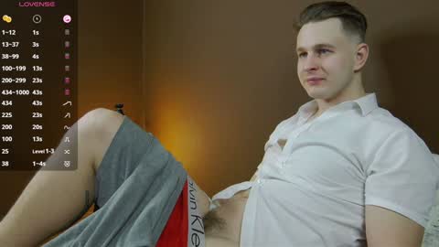 Snapshot of charlie_smiley chatting on December 3, 11:24 pm Charlie Smiley online show from December 3, 11:24 pm