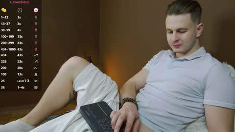 Snapshot of charlie_smiley chatting on December 5, 10:23 pm Charlie Smiley online show from December 5, 10:23 pm