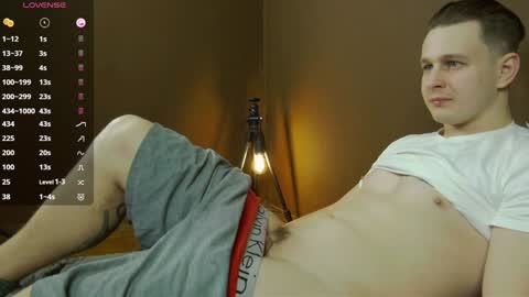 Snapshot of charlie_smiley chatting on December 15, 3:34 am Charlie Smiley online show from December 15, 3:34 am