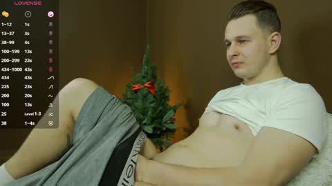 Snapshot of charlie_smiley chatting on December 16, 4:45 am Charlie Smiley online show from December 16, 4:45 am