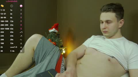 Snapshot of charlie_smiley chatting on January 3, 10:19 pm Charlie Smiley online show from January 3, 10:19 pm