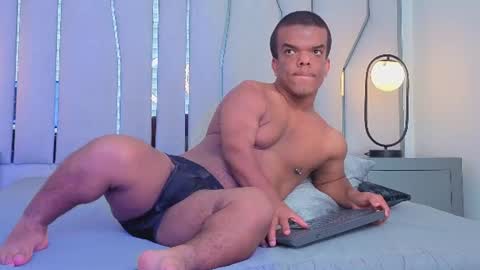 Snapshot of charlie_walkerr chatting on July 7, 7:18 pm charlie_walkerr online show from July 7, 7:18 pm