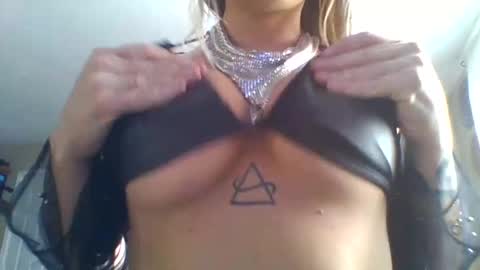 Charlie Charmz  online show from January 13, 2:00 pm