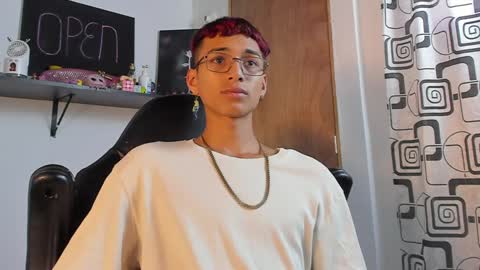 Snapshot of charlieerusso chatting on December 21, 8:21 pm Charles Russo online show from December 21, 8:21 pm