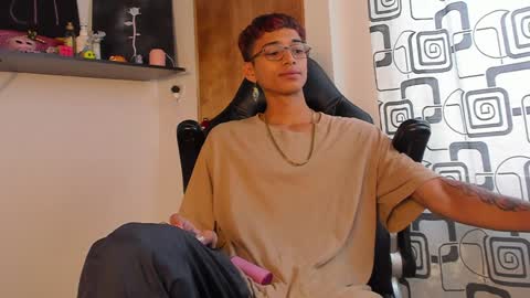 Snapshot of charlieerusso chatting on December 28, 8:15 pm Charles Russo online show from December 28, 8:15 pm