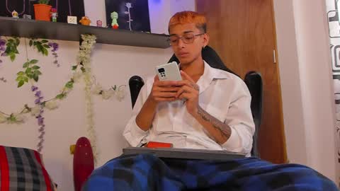 Snapshot of charlieerusso chatting on January 23, 3:32 pm Charles Russo online show from January 23, 3:32 pm