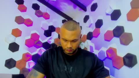 Snapshot of charliegrifinx chatting on May 25, 9:10 pm CharlieGrifinX online show from May 25, 9:10 pm