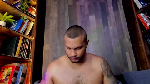 Snapshot of charliegrifinx chatting on May 30, 9:23 pm CharlieGrifinX online show from May 30, 9:23 pm