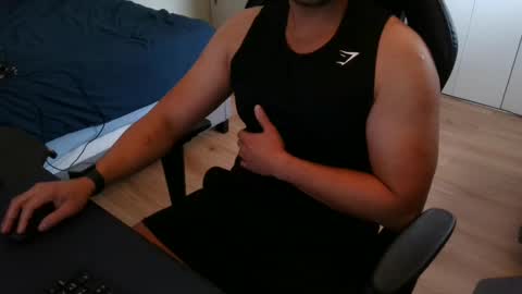 Snapshot of charliekkw chatting on February 23, 8:55 pm charliekkw online show from February 23, 8:55 pm