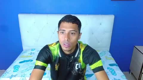 Snapshot of charliesfox chatting on May 29, 1:53 pm charliesfox online show from May 29, 1:53 pm