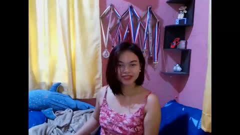 Sweetieeche online show from April 11, 7:13 am